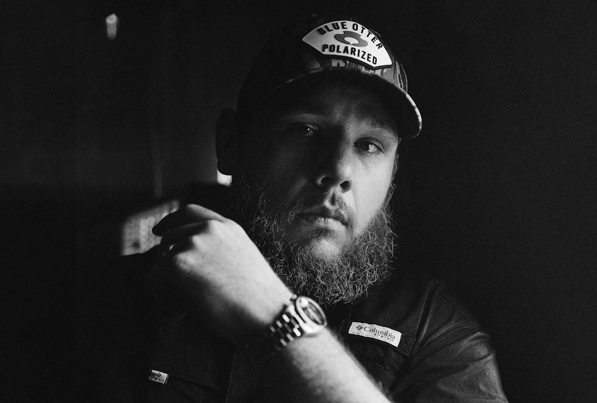 Luke Combs earns 23rd consecutive #1 with “Be By You,” extends his record-breaking run at country radio