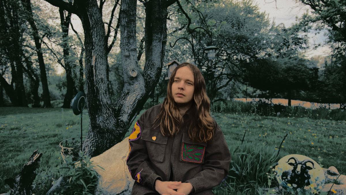 Billy Strings sets highly anticipated new album “So Much for Goodbyes” for August 28; new song “Burn the Other End” out today